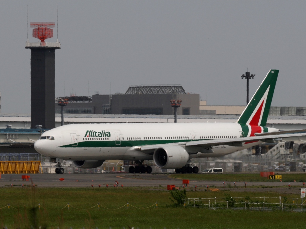 Alitalia 777-243 出発　