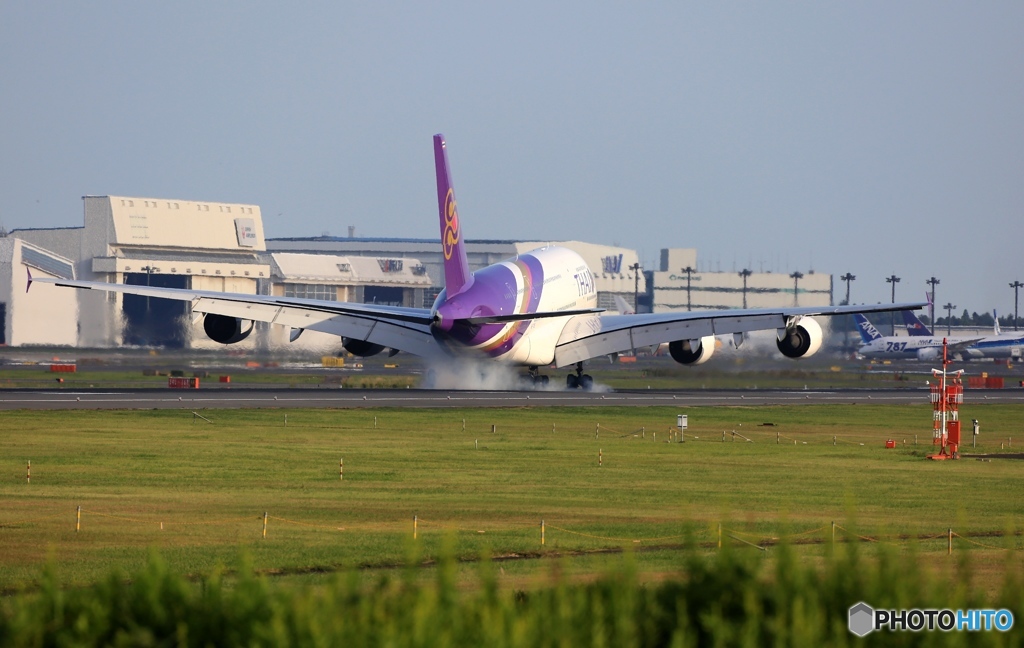 着陸  THAI A380-841 HS-TUE