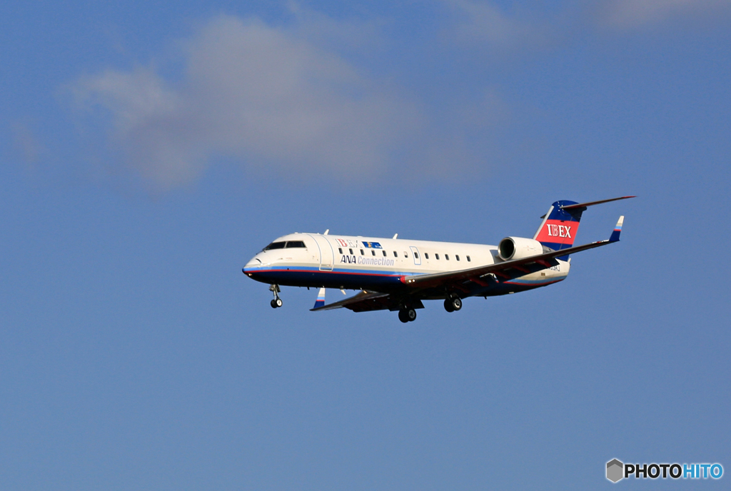 「SKY」 IBEX ボンバルディアCRJ-200 JA03RJ飛行