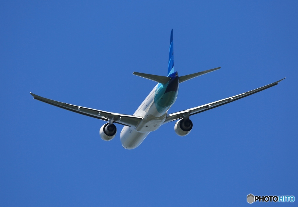 離陸　Garuda 777-3U3