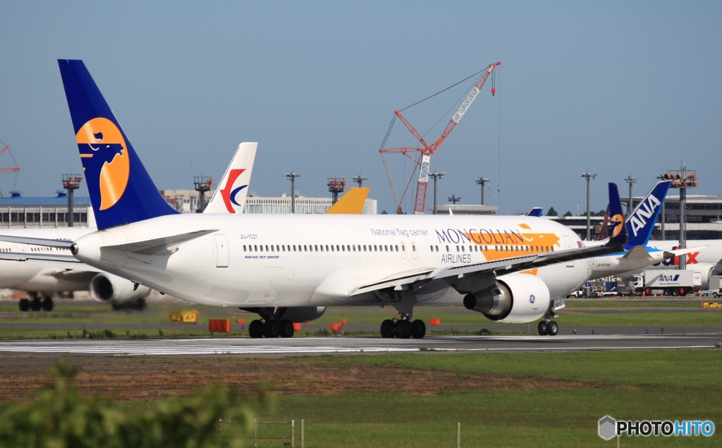 離陸  MONGOLIAN 767-300