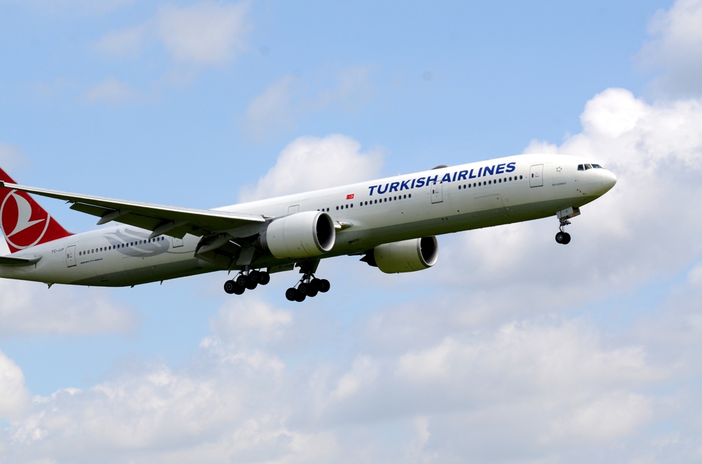 着陸（11-1）TURKISH Air 777-300ER[a]