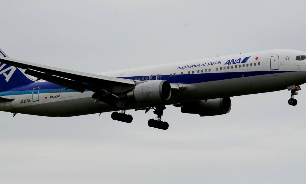着陸（103）ANA 767-300 