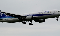 着陸（103）ANA 767-300 