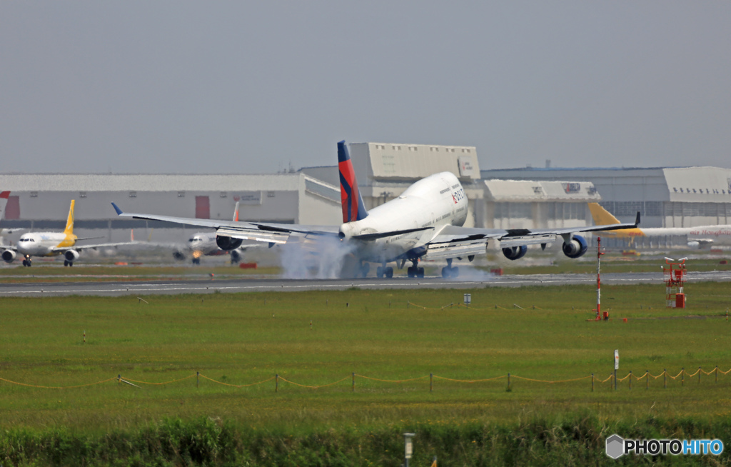 Delta 747-400 N662US 到着 