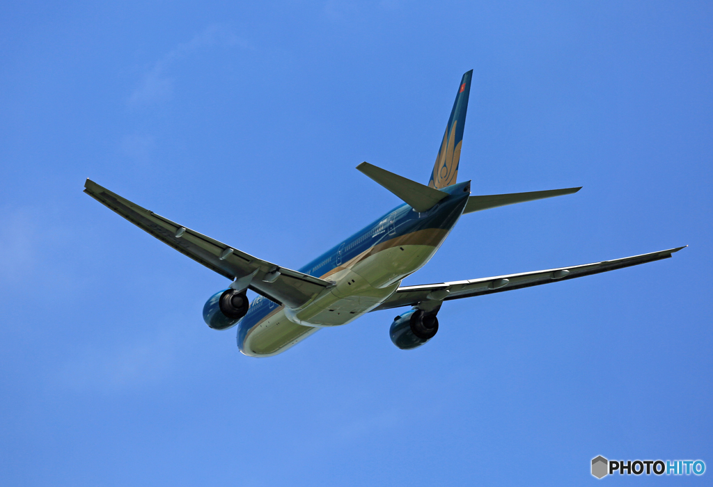 飛び立ち Vietnam 777-200 VN-A140