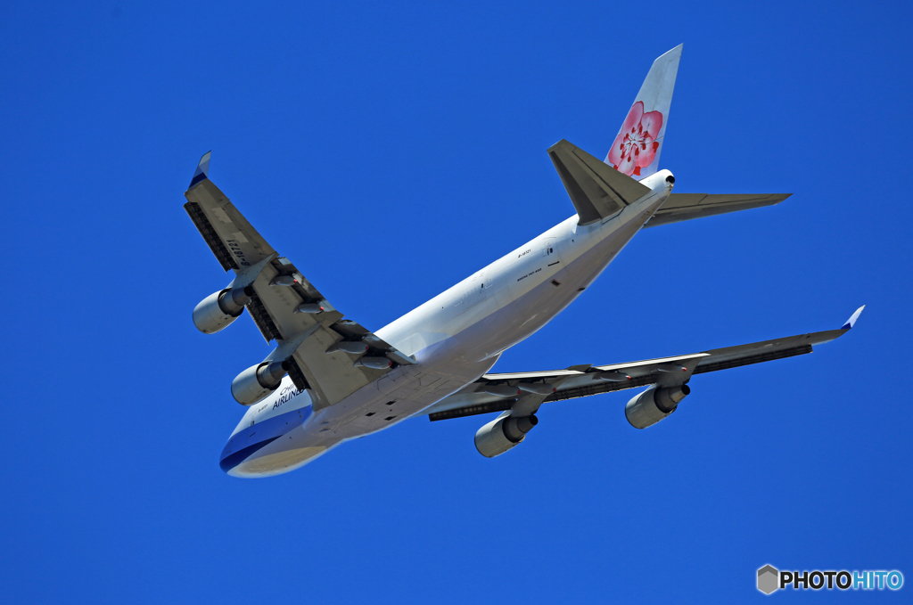 「SKY」 China 747-400 B-18721出発