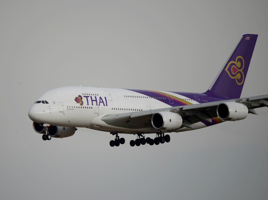 着陸 THAI A380-841
