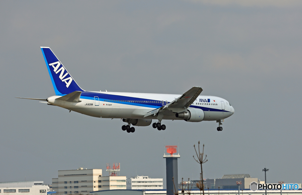 「良い空～」 ANA 767-381 JA608A 到着