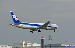 「良い空~」 ANA 767-381 JA608A 到着 「良い空~」 ANA 767-381 JA608A 到着