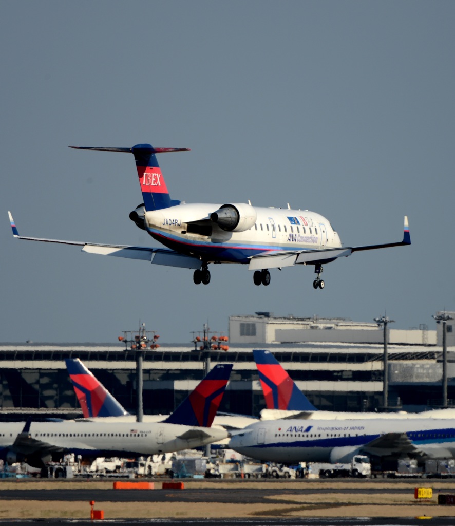 IBEX Bombardier CRJ200 着陸