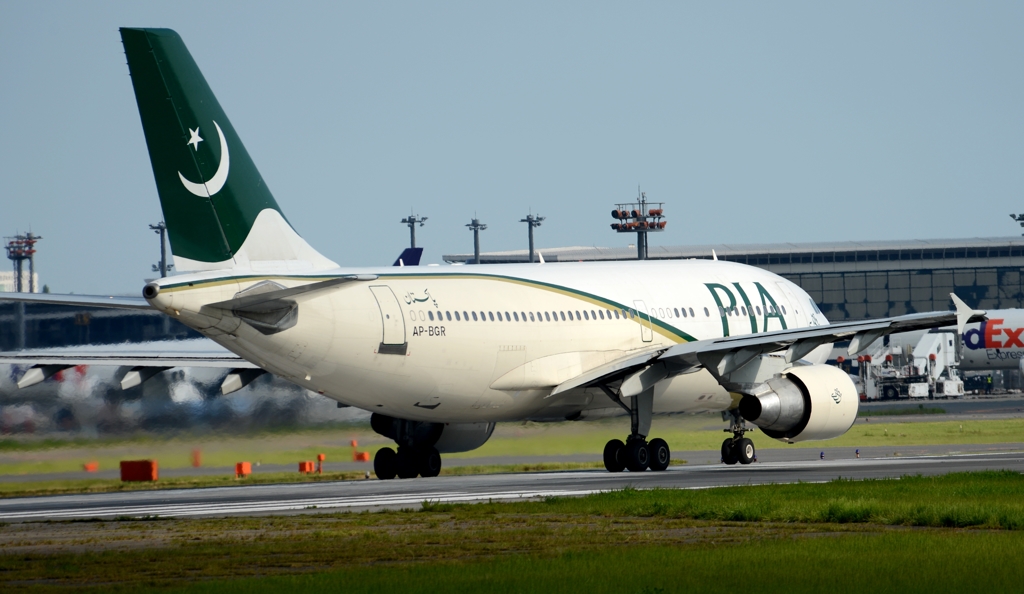 出発（196）PIA パキスタン A310-325 