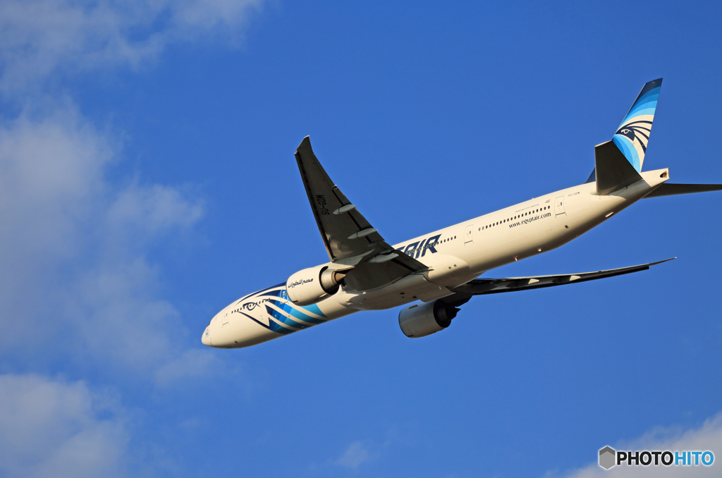 「空色」EGYPTAIR 777-36N SU-GDM 離陸