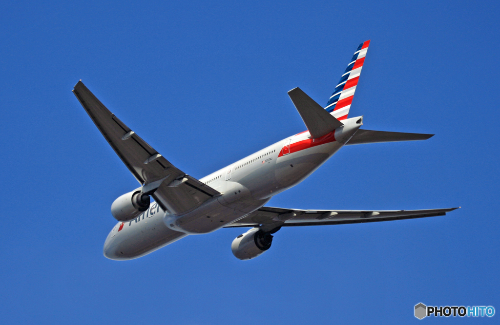American 777-223 N767AJ 出発 