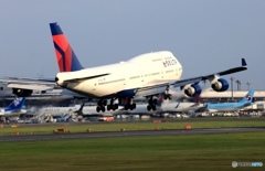 着地前　DELTA 747-400 N671US