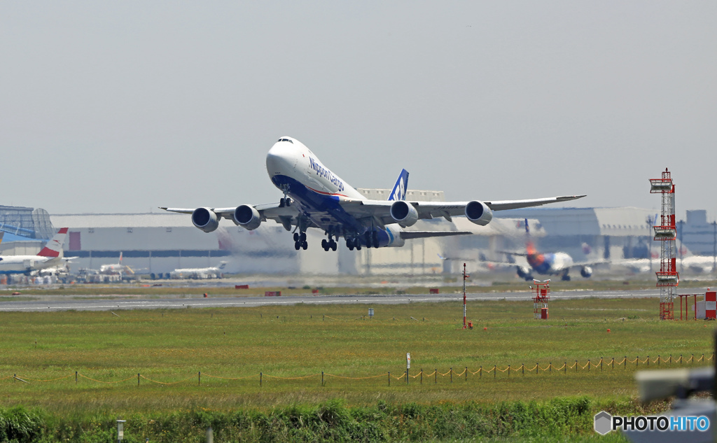 離陸 NCA 747-8KZF JA18KZ