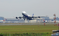 離陸 NCA 747-8KZF JA18KZ