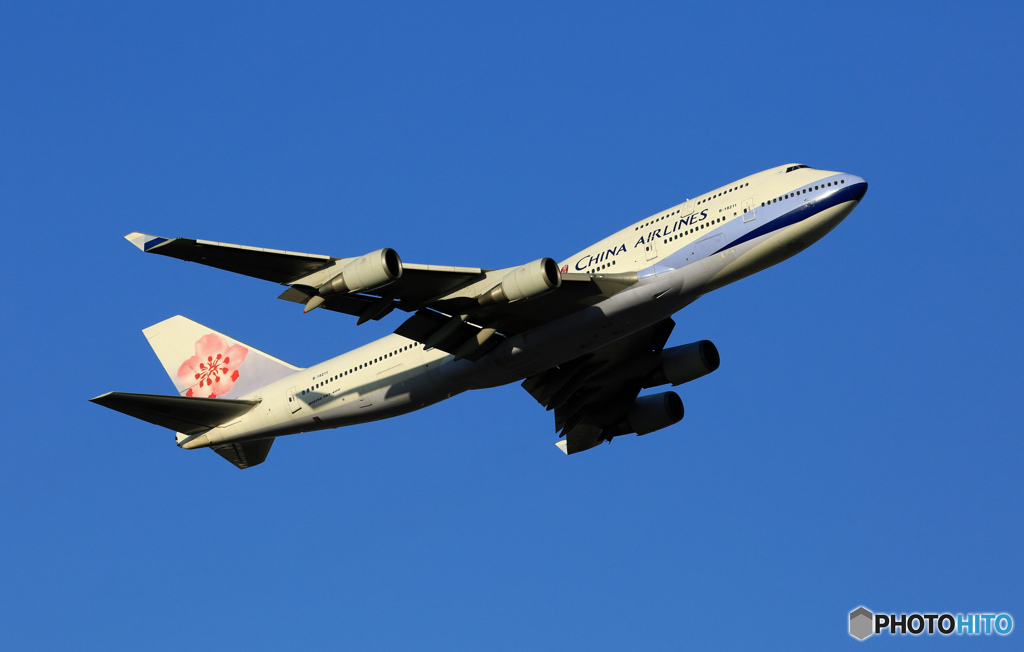 飛び立ち　CHINA 747-400 B-18211