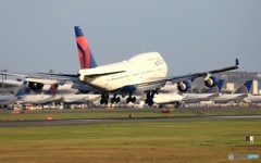 着陸 DELTA 747-400 N665US