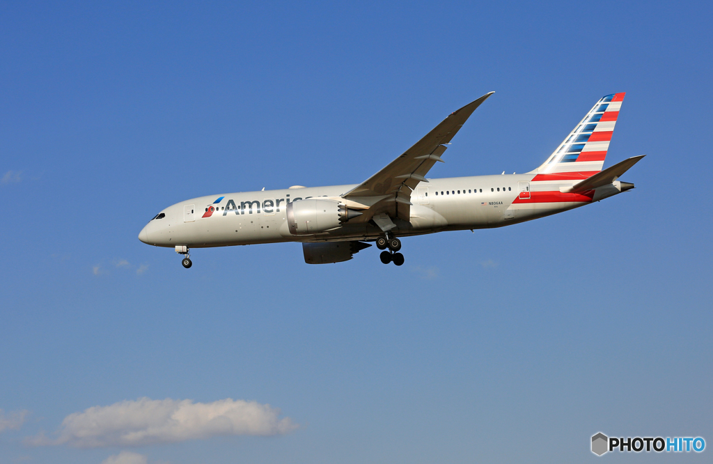 「☁雲あり」　American 787-8 N806AA着陸