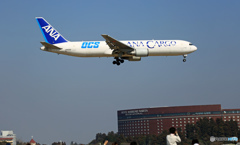 DCS 767-300F JA8323 到着 