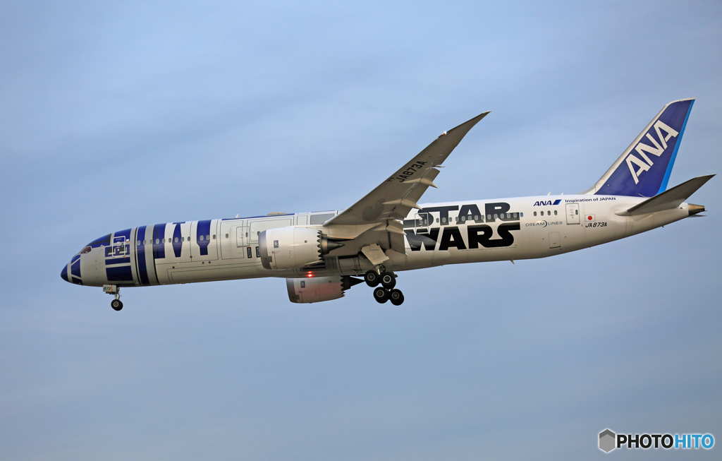 着陸  STAR WARS 「R2-D2 」　787-9 