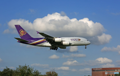 「雲」とTHAI A380-841 HS-TUF