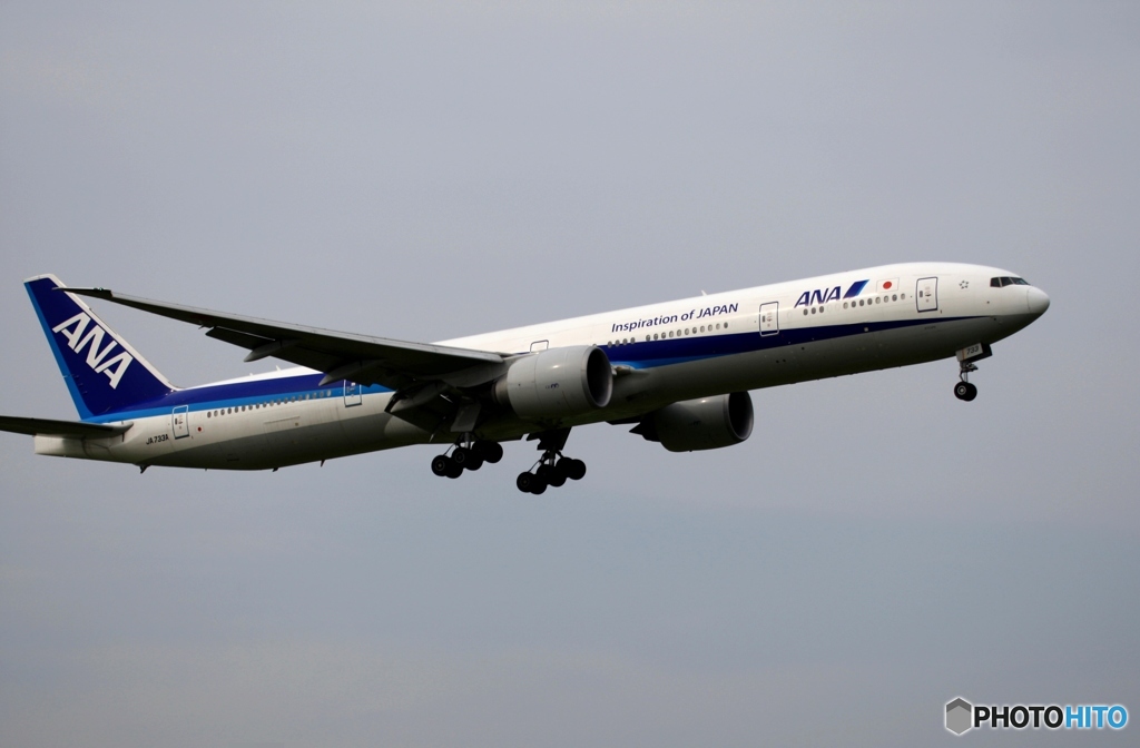 到着　ANA 777-300