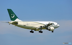 到着 PIA A310-324 AP-BGO