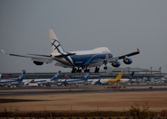 Air Bridge Cargo 747-46NF 着陸