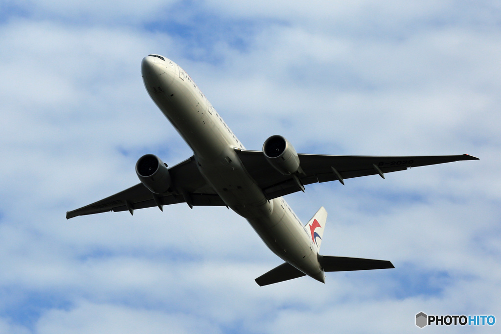 飛び立ち　China 777-39P B-2020