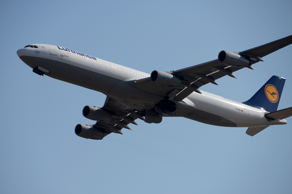 離陸 Lufthansa A340-300