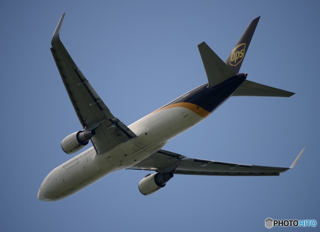 UPS 767-300 飛び立ち　