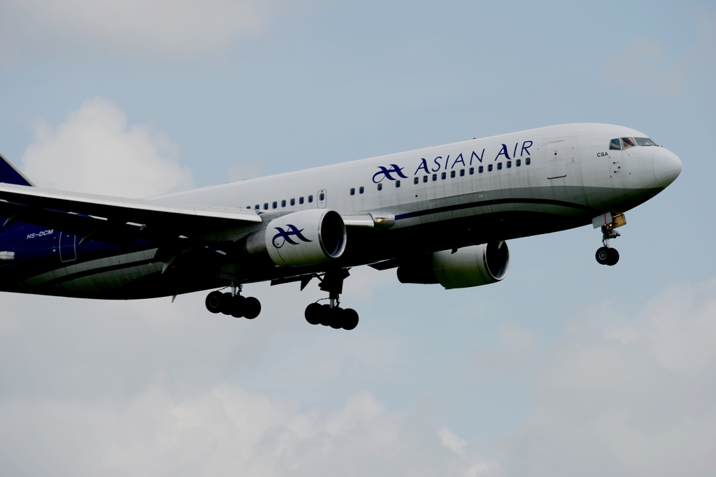 着陸（6-1）Asian Air 767-2J6ER[a]