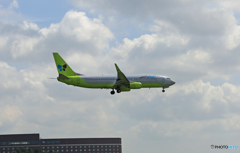 JIN AIR 737-800 HL7562 到着 