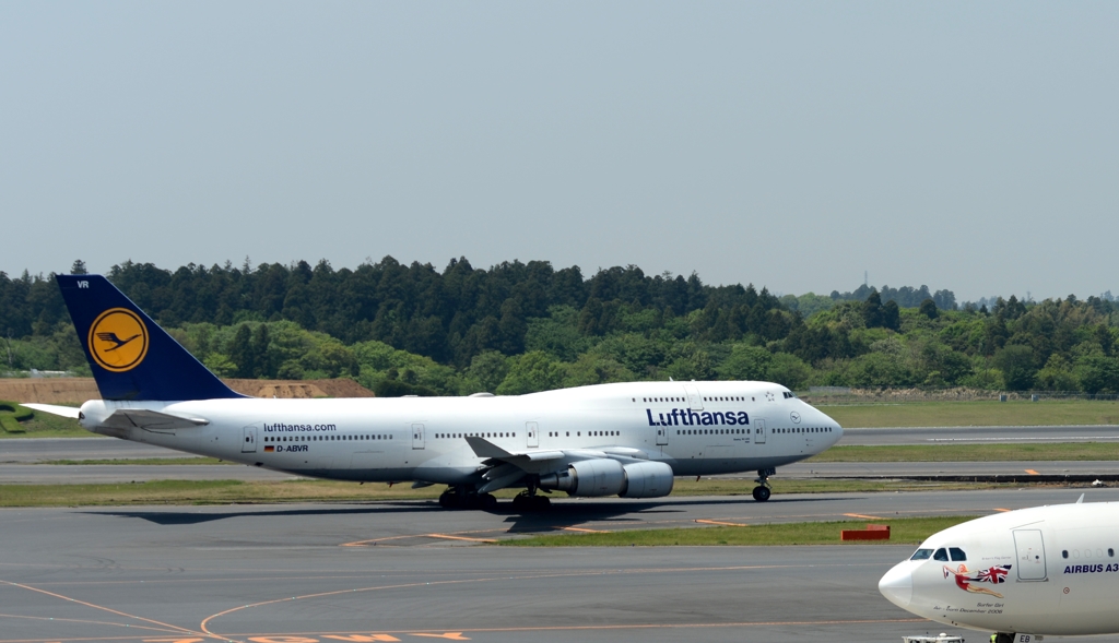 Lufthansa 747-400 / A340