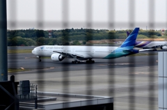 Garuda Indonesia 777 金網越し Garuda Indonesia 777 金網越し