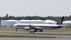 飛び立ち（145）SinGAPORE AIR 777-300ER　