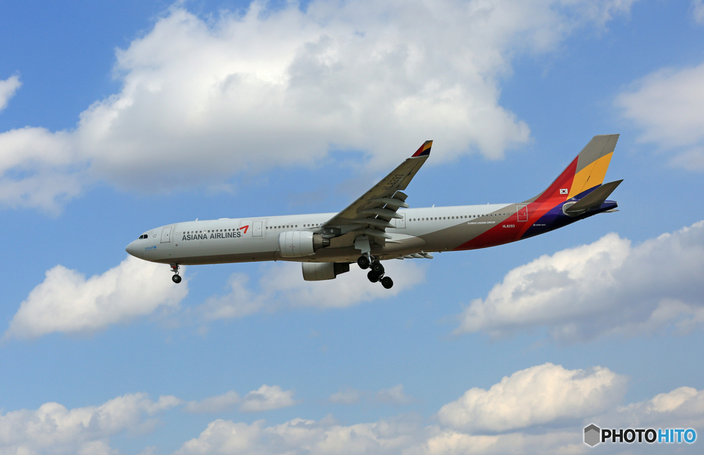 「青い空」が一番 ASIANA A330-323 HL8293到着