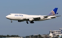 到着　UNITED 747-400