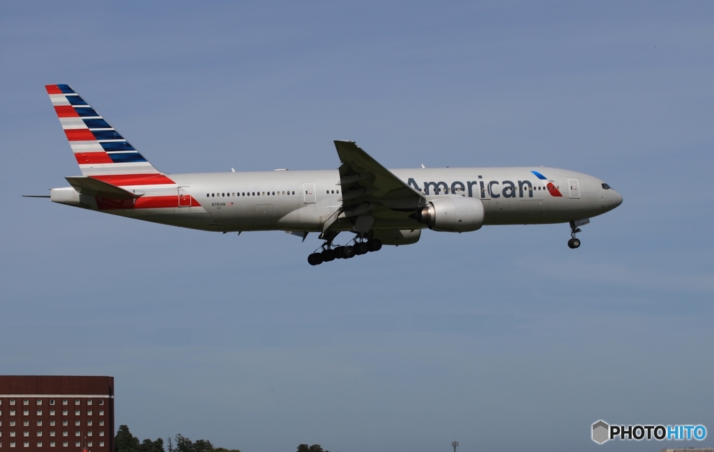 着陸 American 777-223