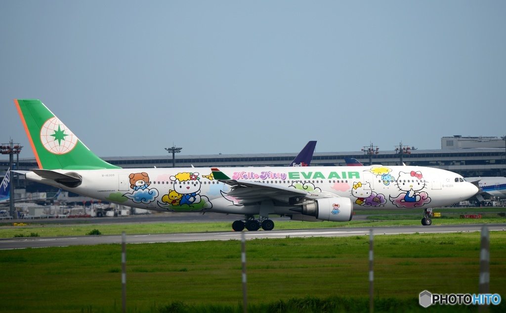 出発　"Hello Kitty" EVA A330-302