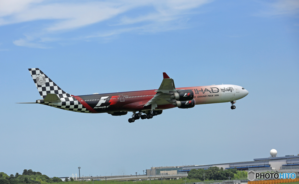 到着 ETIHAD A340-642 A6-EHJ