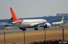 飛び立ち Air India 787-8 VT-ANT