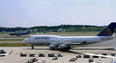 到着（2）　UNITED 747-400　