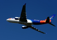 離陸（441）AirClian A330-202