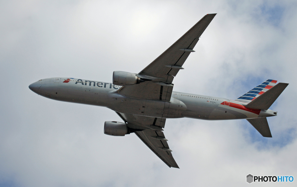 飛び立ち　American 777-223 N767AJ