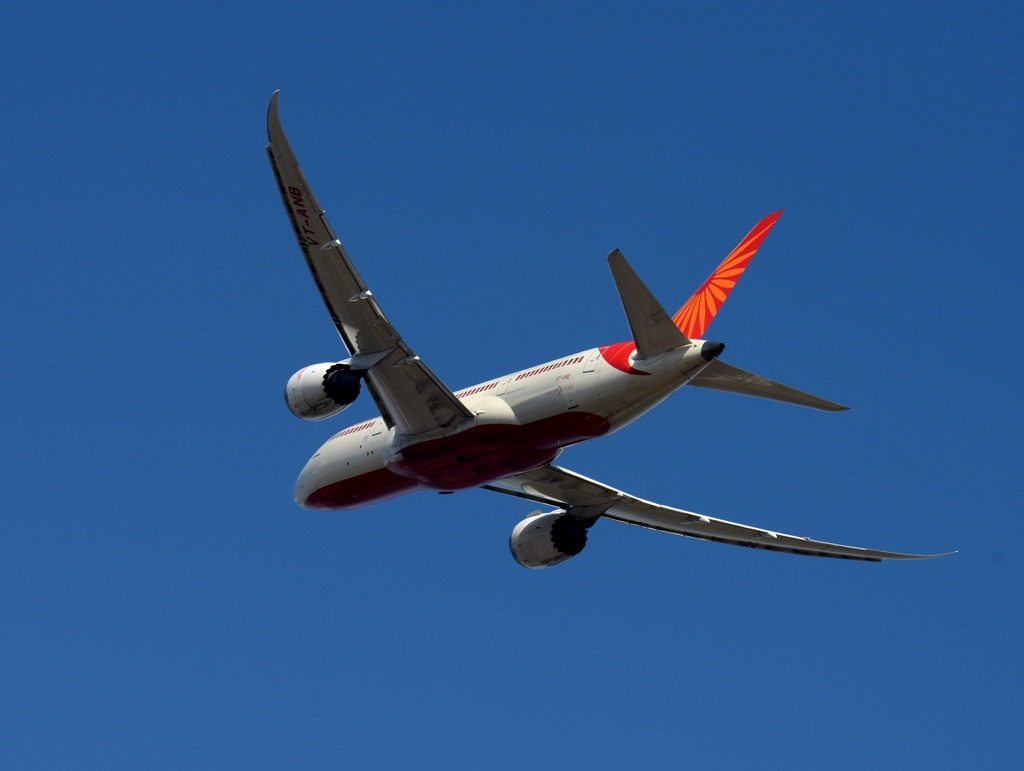 ｴｱｰｲﾝﾃﾞｨｱ 787-8 離陸