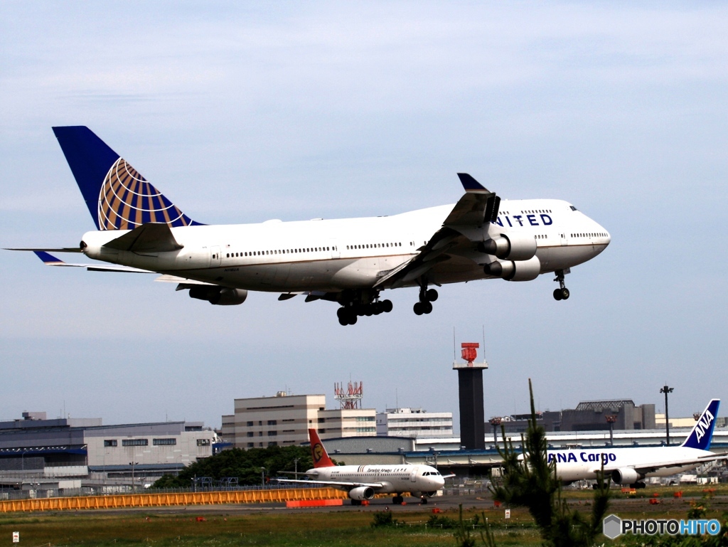 UNITED 747-400 到着　