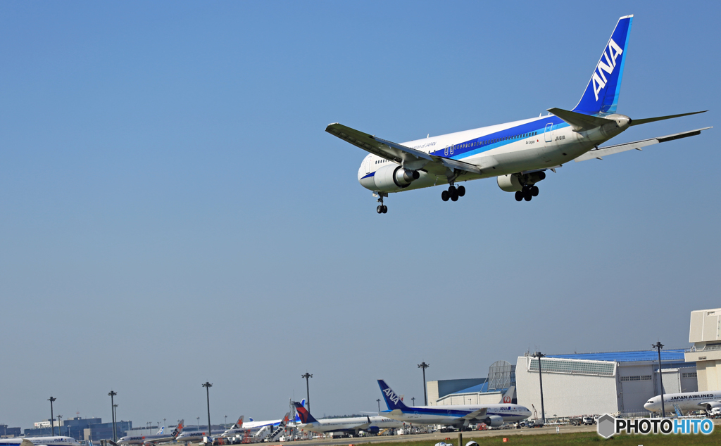 着陸 ANA 767-381 JA611A